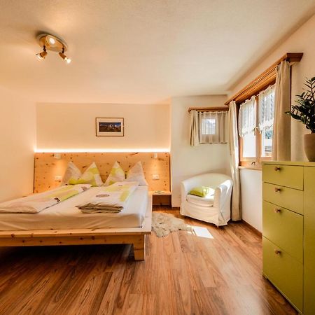 Chasa Curtins Apartment Valchava Luaran gambar