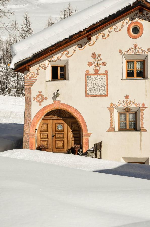 Chasa Curtins Apartment Valchava Luaran gambar