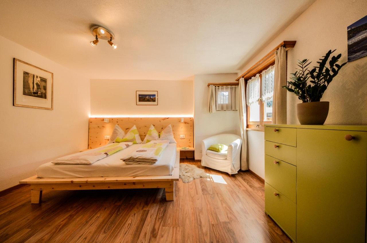 Chasa Curtins Apartment Valchava Luaran gambar